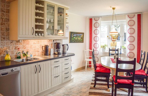 Växjö House | Gorgeous home in älmeboda with sauna