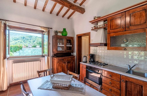 Antria House | Gorgeous home in Arezzo with kitchen