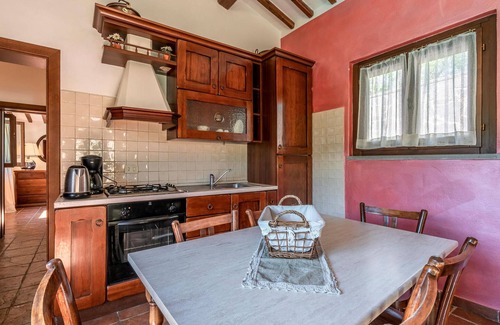 Antria House | Gorgeous home in Arezzo with kitchen