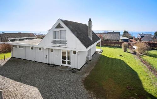 Næs House | Gorgeous Home In Assens With Kitchen