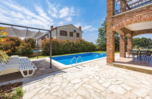 Cabrunici House | Gorgeous home in Cabrunici with WiFi
