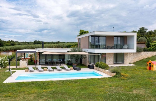 Nova Vas House | Gorgeous home in Cendaki