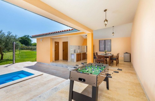 Divsici House | Gorgeous home in Divsici with WiFi