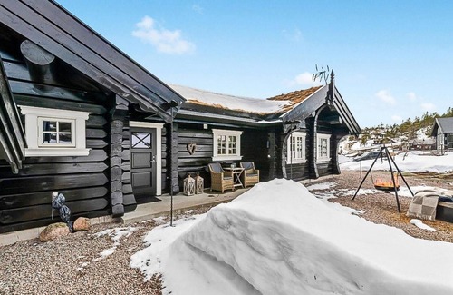 Tørdal House | Gorgeous home in Drangedal