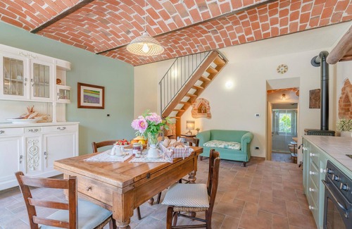 Ferrere House | Gorgeous home in Ferrere with kitchen