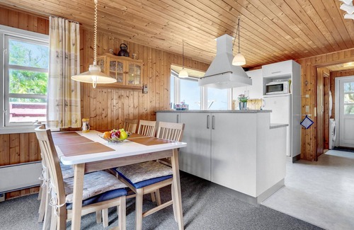 Lild Strand House | Gorgeous home in Frøstrup with sauna