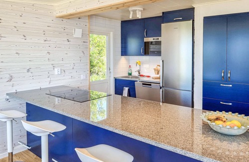 Karna House | Gorgeous home in Glöskär with kitchen