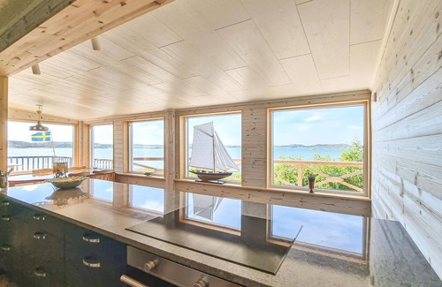 Karna House | Gorgeous home in Glöskär with kitchen