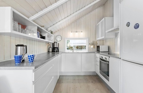 Grenaa House | Gorgeous home in Grenaa with WiFi