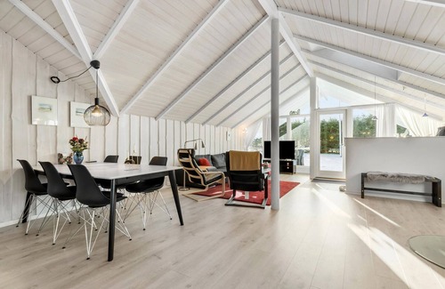 Grenaa House | Gorgeous home in Grenaa with WiFi
