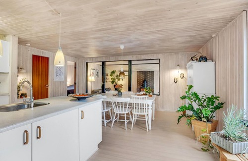 Hou House | Gorgeous home in Hals with WiFi