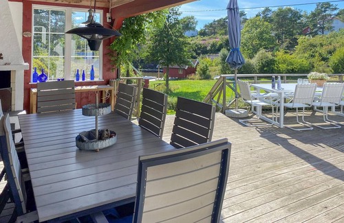 Grimstad House | Gorgeous home in Homborsund with kitchen