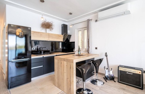Dubrava House | Gorgeous home in Janjina with sauna