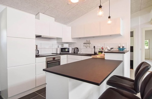 Pøt Strandby House | Gorgeous home in Juelsminde with sauna