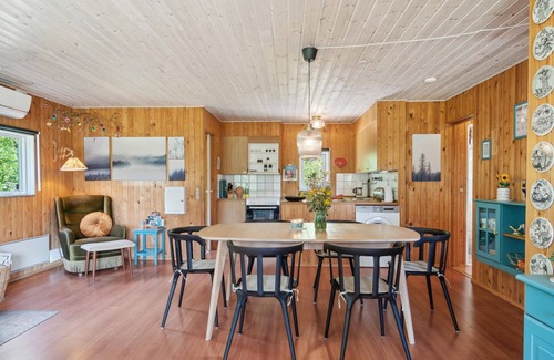 Ebdrup House | Gorgeous home in Kolind with WiFi