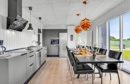 Hjarbæk House | Gorgeous home in Løgstrup with kitchen