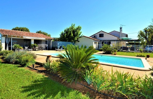 Arles House | Gorgeous home in Moulès with WiFi