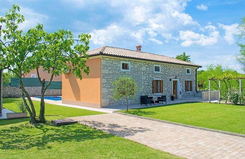 Sumber House | Gorgeous home in Nedescina