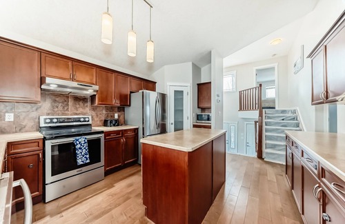 Northwest Edmonton House | Gorgeous home in Newcastle; close to many amenities