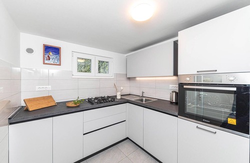 Okrug Gornji House | Gorgeous home in Okrug Gornji with WiFi
