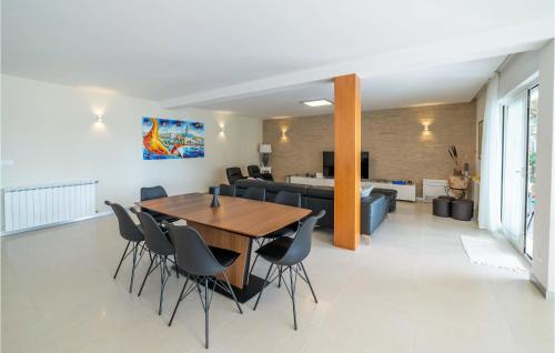 Businci House | Gorgeous Home In Okrug Gornji
