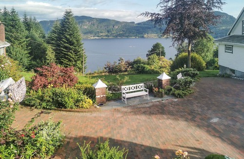 Hjelmeland House | Gorgeous home in Ombo with kitchen