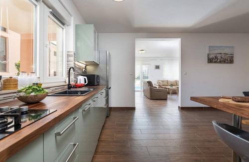 Trinajstici House | Gorgeous home in Opatija