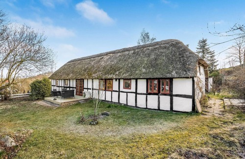 Ørsted House | Gorgeous home in ørsted with kitchen