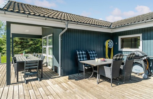 Ørsted House | Gorgeous home in ørsted with kitchen