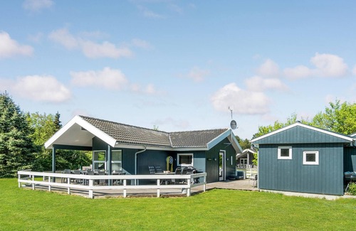 Ørsted House | Gorgeous home in ørsted with kitchen