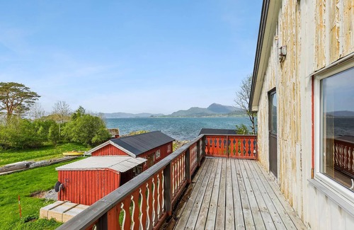 Gjemnes Municipality House | Gorgeous home in øydegard with WiFi