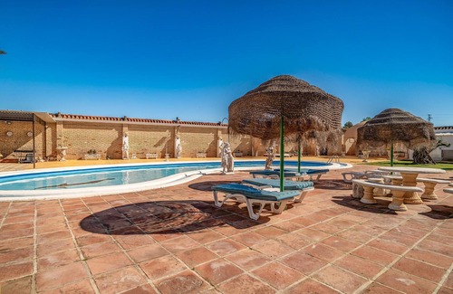 Puente Genil House | Gorgeous home in Puente Genil with WiFi