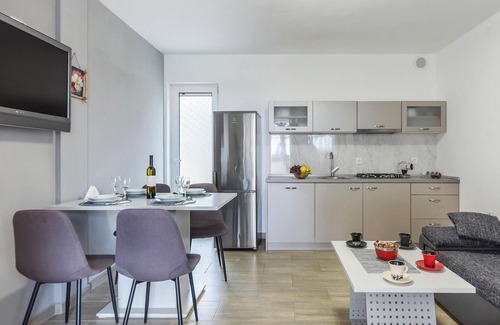 Peroj House | Gorgeous home in Peroj with WiFi