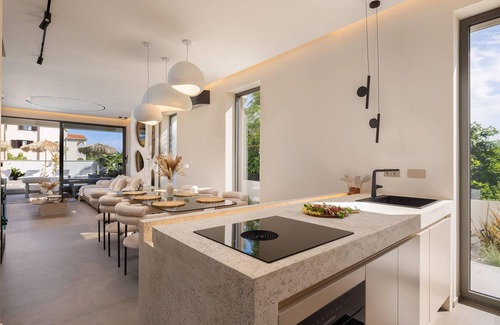 Petrcane House | Gorgeous home in Petrcane with sauna