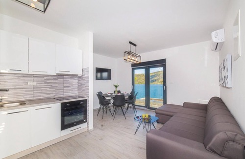 Poljica House | Gorgeous home in Poljica with kitchen