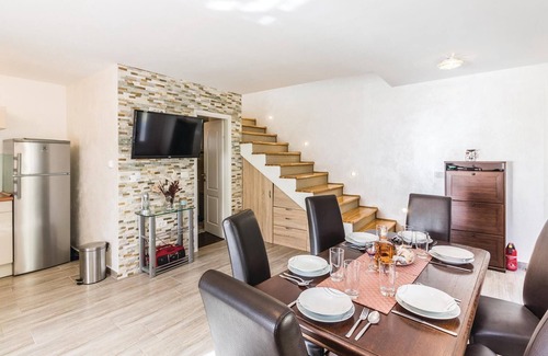 Pomer House | Gorgeous home in Pomer with WiFi