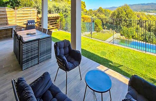 Puget House | Gorgeous home in Puget