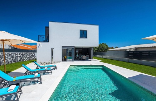 Skatari House | Gorgeous home in Pula