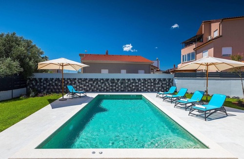 Skatari House | Gorgeous home in Pula