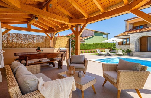 Galizana House | Gorgeous home in Pula