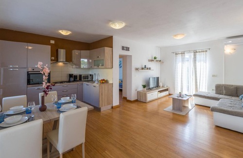 Sikici House | Gorgeous home in Pula with WiFi