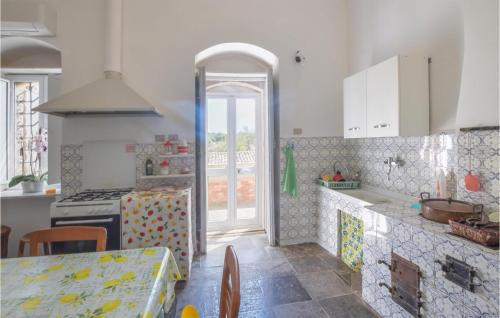 Donnafugata House | Gorgeous Home In Ragusa With Kitchen