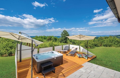 Karojba House | Gorgeous home in Rakotule
