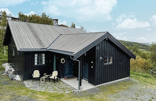 Tinn House | Gorgeous home in Rjukan with kitchen