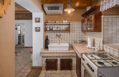Rim House | Gorgeous home in Roc with WiFi