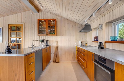 Ronde House | Gorgeous home in Rønde with WiFi
