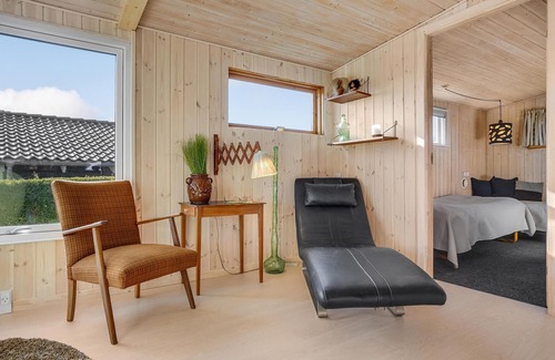 Ronde House | Gorgeous home in Rønde with WiFi