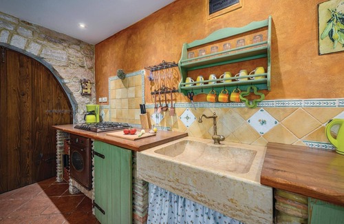Butkovici House | Gorgeous home in Svetvincenat with WiFi
