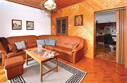 Tomaj House | Gorgeous home in Sezana with sauna