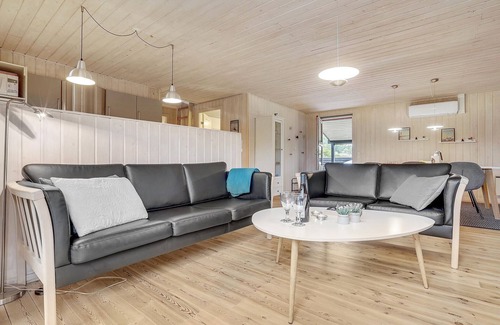 Stenbjerg House | Gorgeous home in Snedsted with sauna